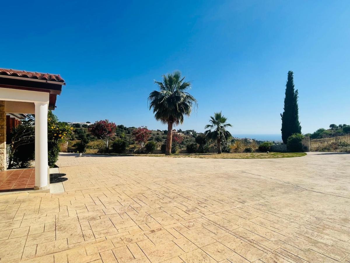 Beautiful Home Paphos Bagian luar foto