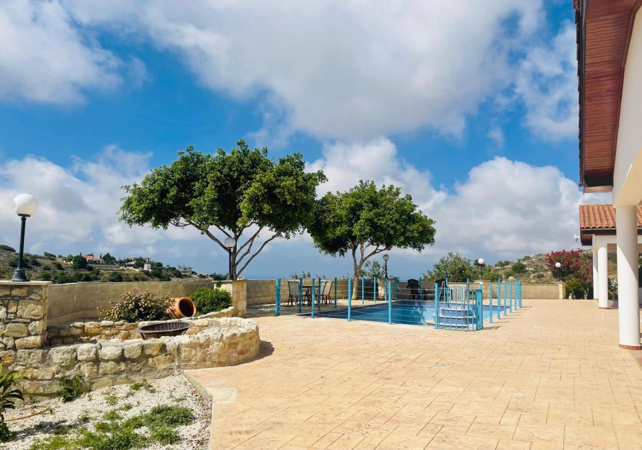 Beautiful Home Paphos Bagian luar foto
