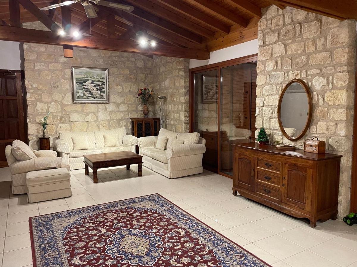 Beautiful Home Paphos Bagian luar foto