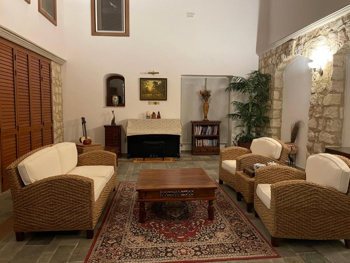 Beautiful Home Paphos Bagian luar foto