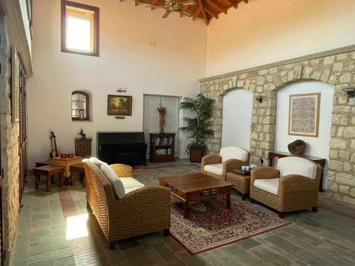 Beautiful Home Paphos Bagian luar foto
