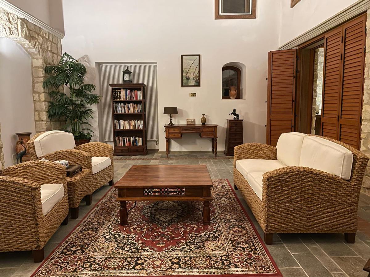 Beautiful Home Paphos Bagian luar foto