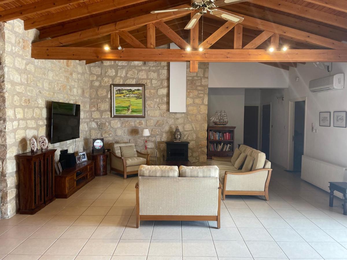 Beautiful Home Paphos Bagian luar foto