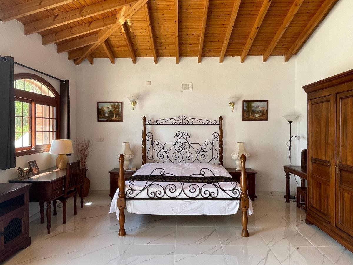 Beautiful Home Paphos Bagian luar foto