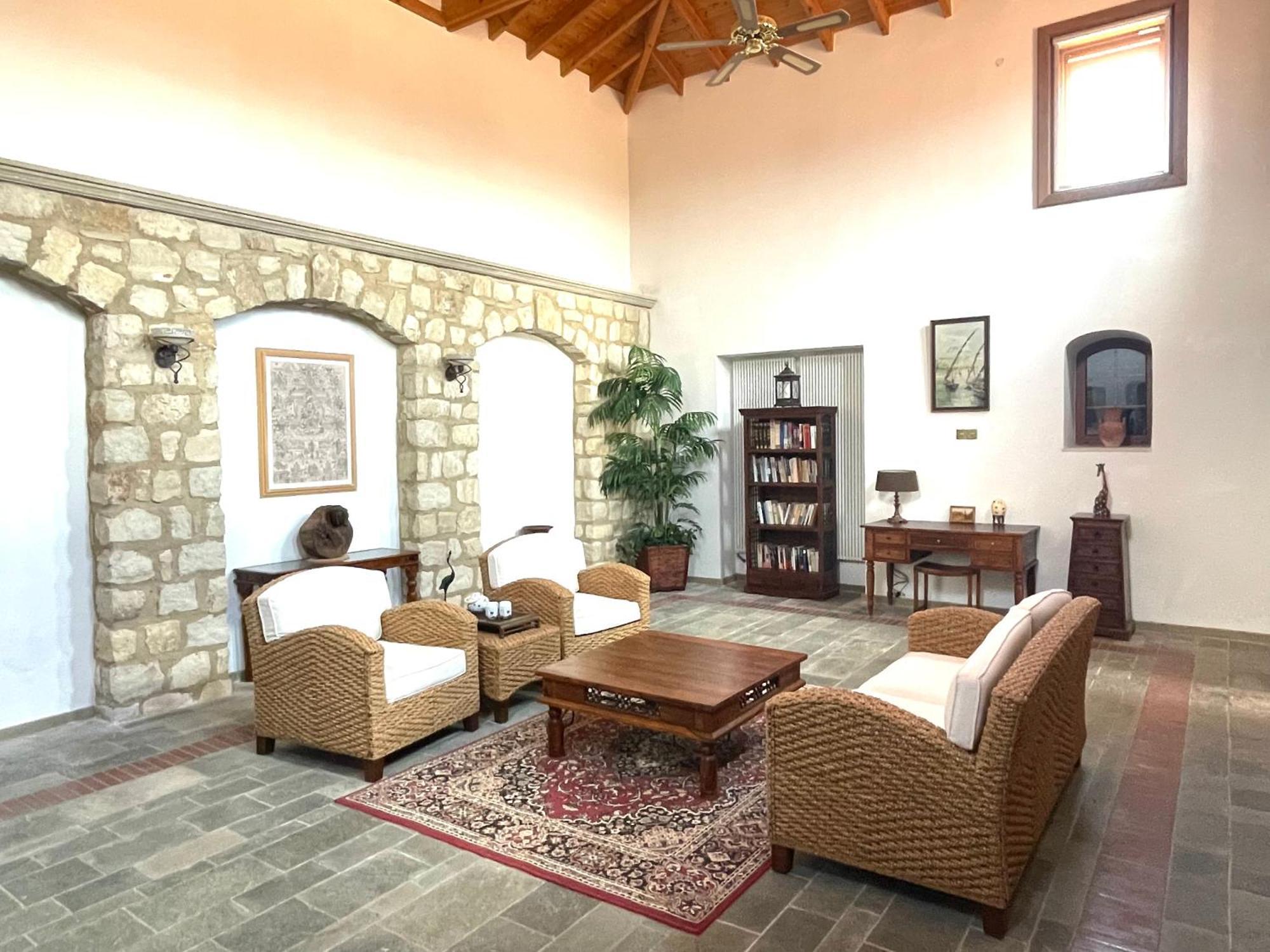 Beautiful Home Paphos Bagian luar foto