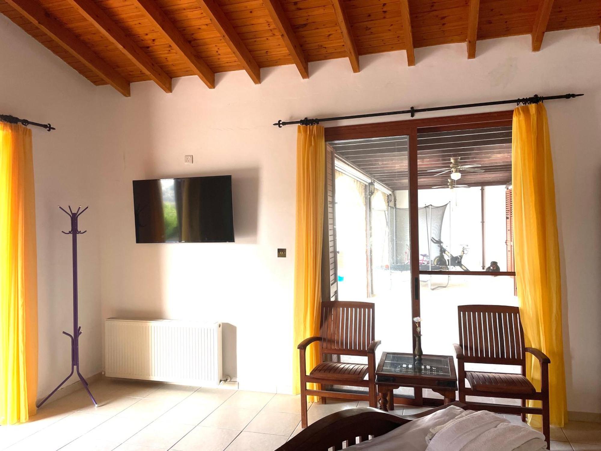 Beautiful Home Paphos Bagian luar foto