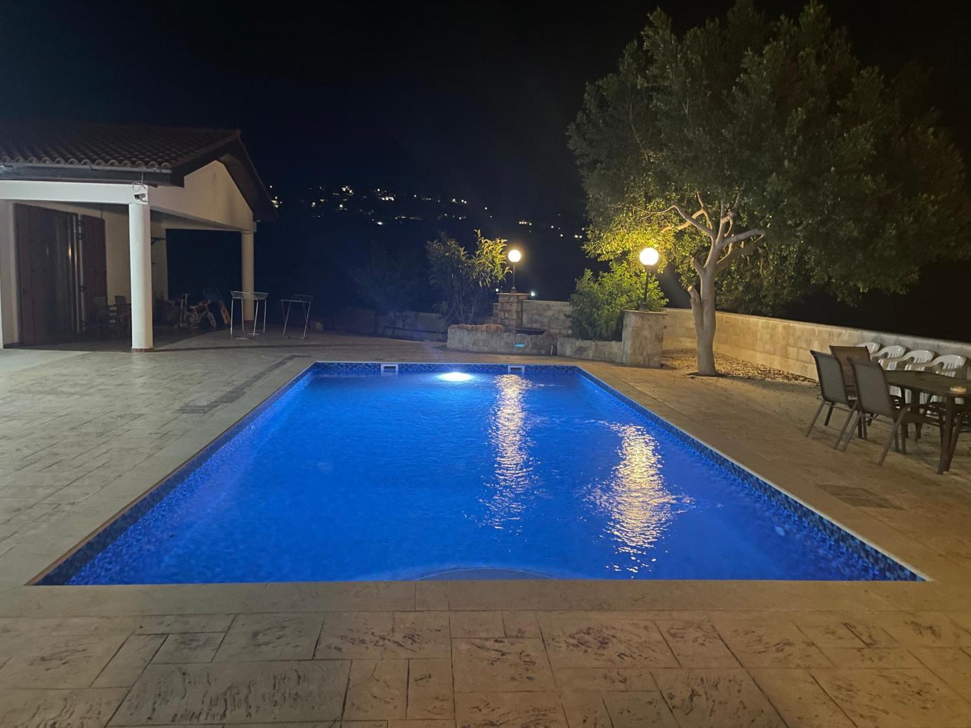 Beautiful Home Paphos Bagian luar foto
